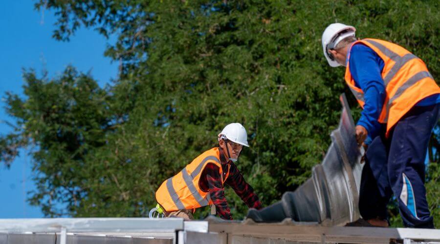 Professional residential roofers in Solon, IA